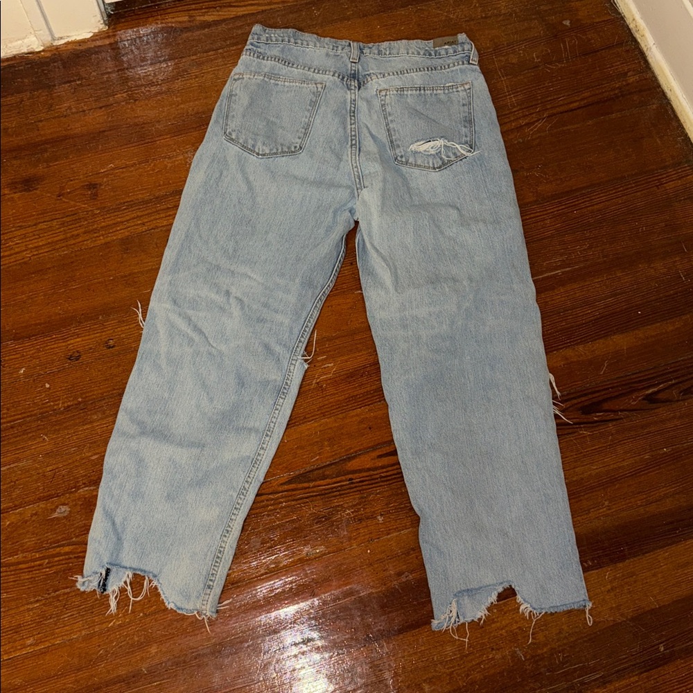 Ariat Women’s Tomboy Straight leg jean super distressed Size 29R (waist) - Picture 2 of 9